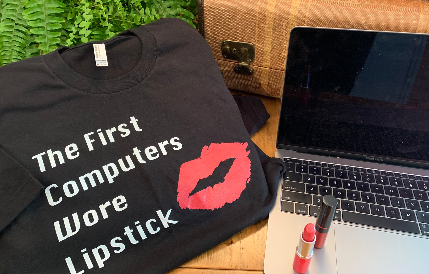 The First Computers Wore Lipstick - STEM T-shirt